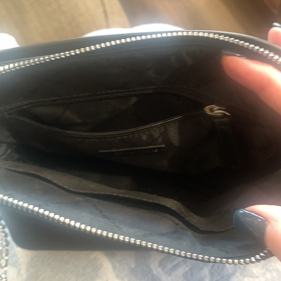 Black Michael Kors purse - EXCELLENT condition - Picture 4 of 6